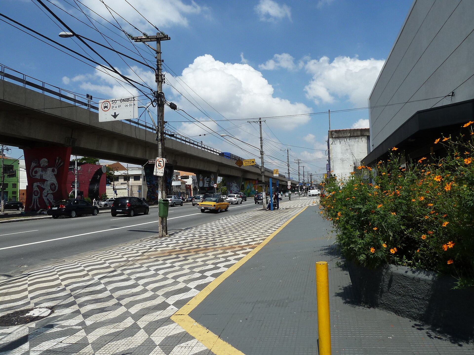 Transito em avenida de Sao Paulo